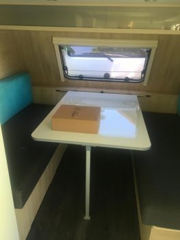 TABLE A MANGER.jpg