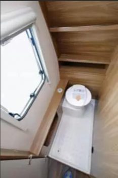 caravane toilette.jpg