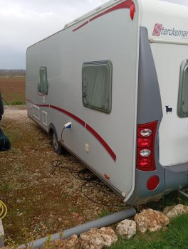 caravane coté.jpeg