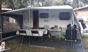 Caravane avec casquette 0.jpg  