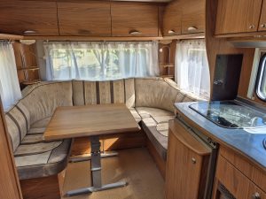 PHOTO Salon.jpg &nbsp;