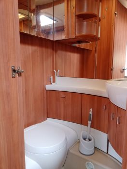 sanitaire.jpg &nbsp;